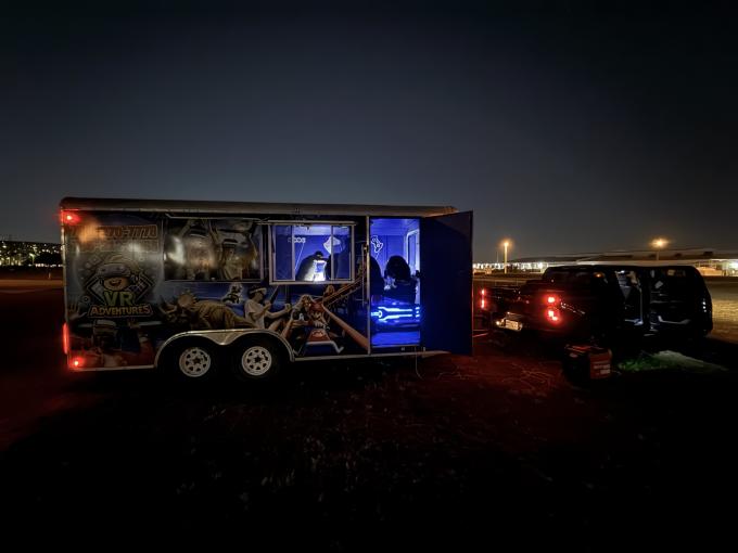 последние новости компании о Двери выставки закрылись, но мы не закончили: спасательная операция на парковке  0