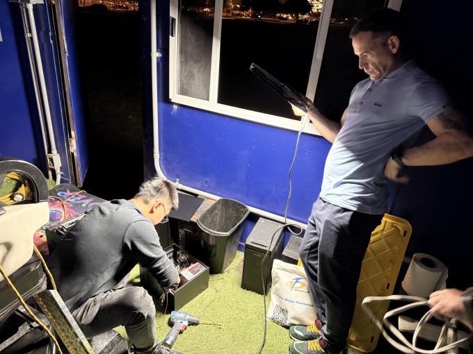 последние новости компании о Двери выставки закрылись, но мы не закончили: спасательная операция на парковке  1